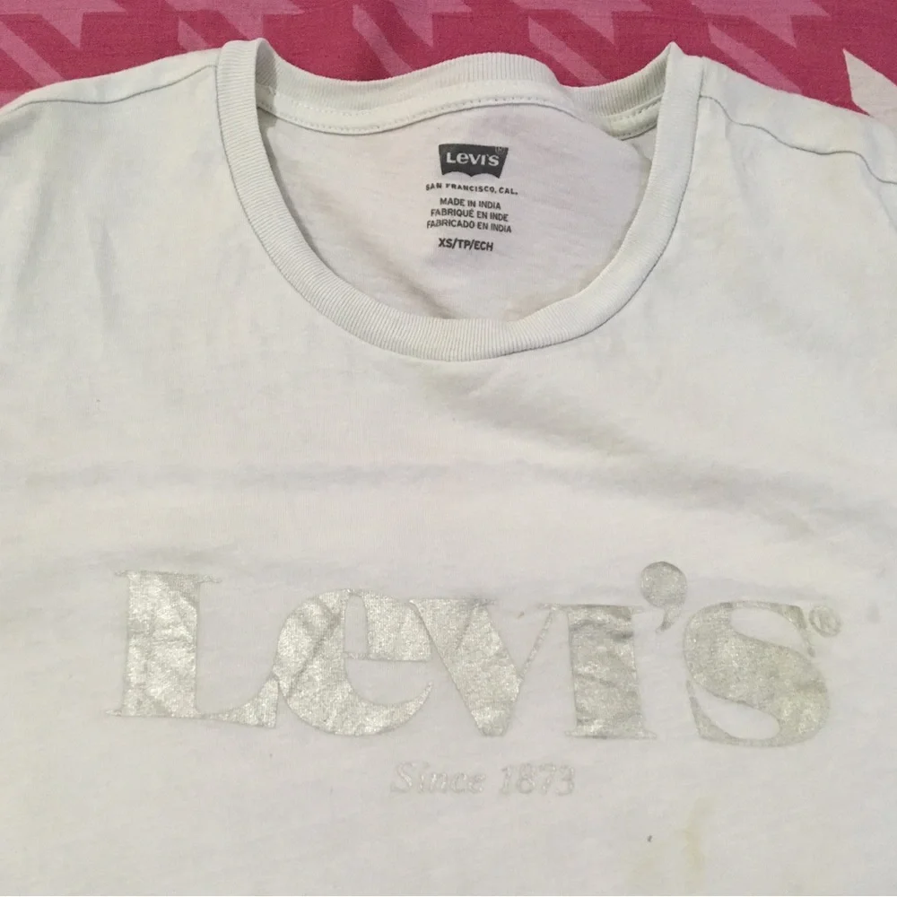 Levis White Tshirt - Picture 5 of 5